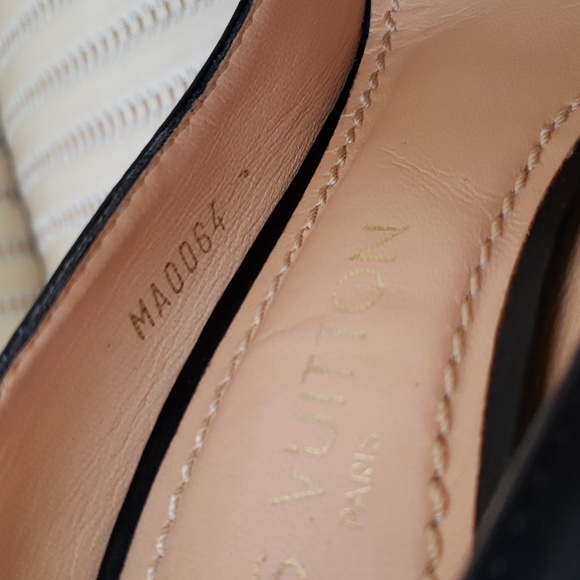 LOUIS VUITTON PUMPS WITH LV CUBE CHARM - Picture 5 of 11